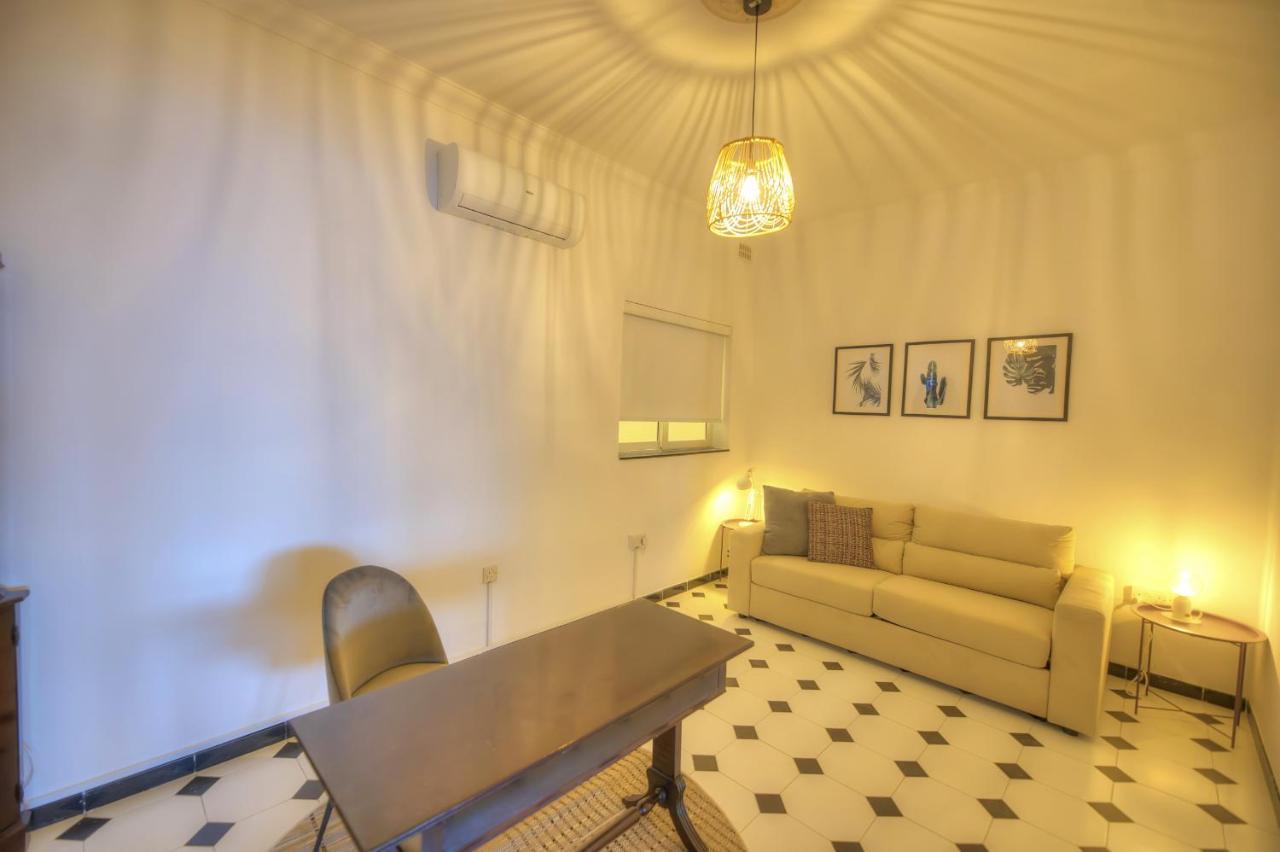 Beautifully Furnished Seafront 4 Bedrooms Goslm-4 Σλιέμα Εξωτερικό φωτογραφία